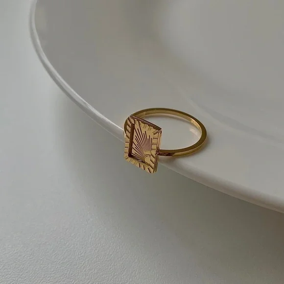 18k gold rising sun signet ring, gold signet ring, sun signet ring,sunburst ring - Picture 2 of 4